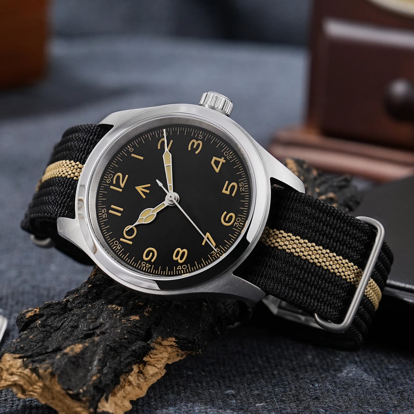 Militado ML08 Vintage Black Watch VH31 Sweep Quartz Wristwatch Ar Sapphire Crystal Luminous C3 BGW9 100 Waterproof Watches Man