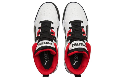 Baskets Puma Backcourt Mid, modèle blanc, noir et rouge, version High Risk, rouge et argent, 374139-01.