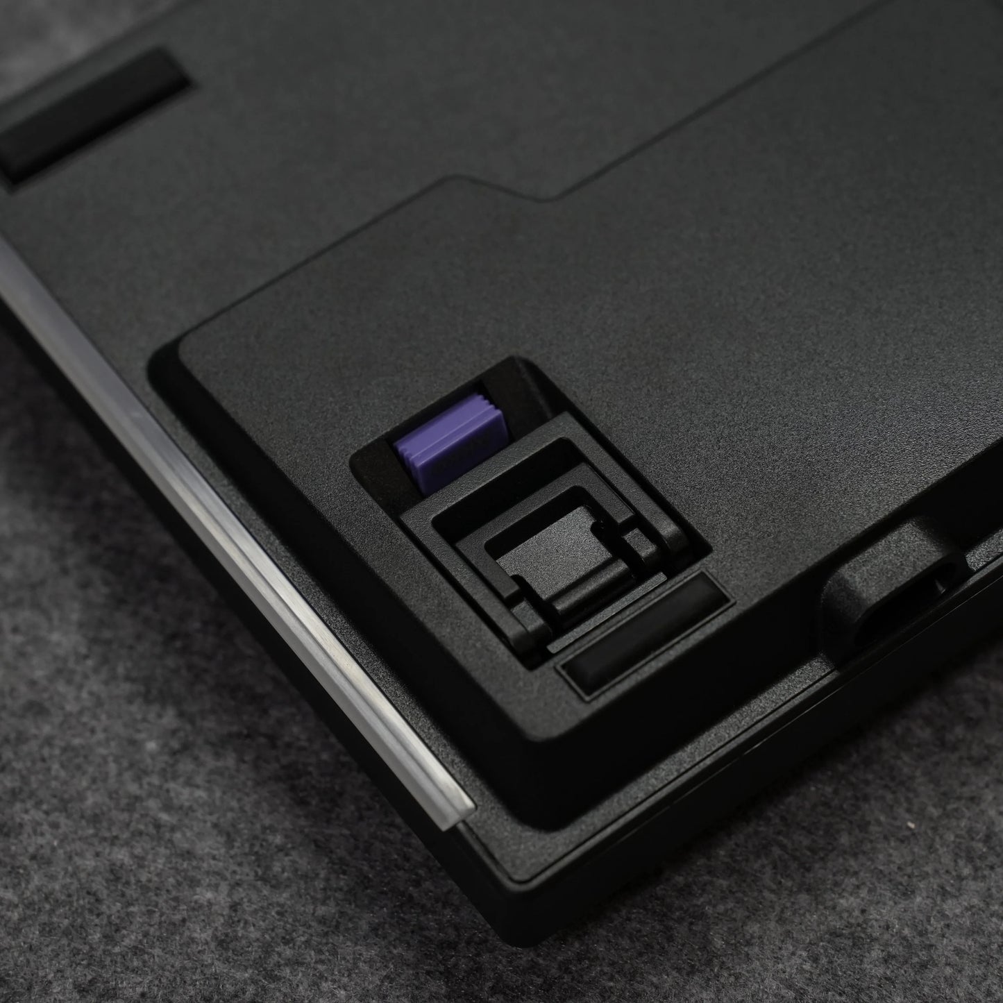 Tastiera meccanica gaming personalizzata Akko 5075 V3 75% ANSI-US con manopola del volume, hot-swappable, RGB, USB Type-C/2.4g e BT5.0 tri-mode