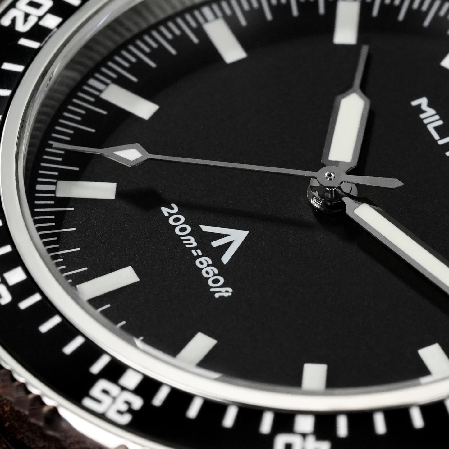 MILITADO  ML25 Quartz Dive Watch VH31 Sweep Second Sapphire Crystal 200M Waterproof BGW9 Lume Ceramic Bezel Men Watch