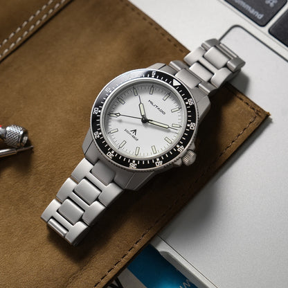 MILITADO  ML25 Quartz Dive Watch VH31 Sweep Second Sapphire Crystal 200M Waterproof BGW9 Lume Ceramic Bezel Men Watch