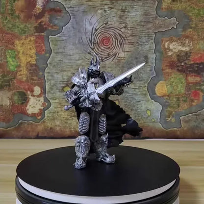 16 cm World of Warcraft-spilfigur: Lich King Arthas, dødsknægt, stående med Frostmourne – bordpynt til samling og festivalgaver