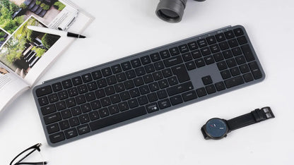 Tastiera wireless ultra-sottile Keychron B6 Pro layout ISO, formato completo, portatile e leggera, con connessioni 2.4GHz e Bluetooth