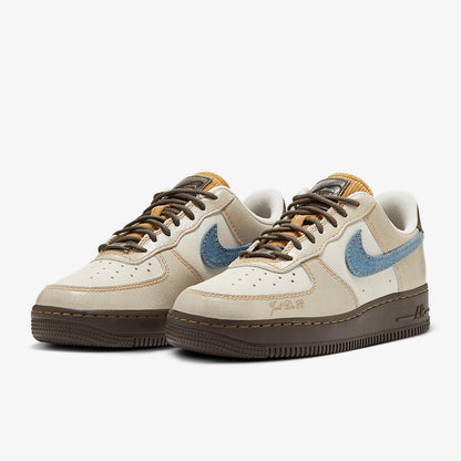 Nike Air Force 1 klassiske sneakers til kvinder med tyk sål og holdbar konstruktion HQ3458-142