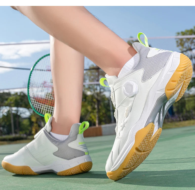 Profesionalūs tinklinio bateliai, vyriški ir moteriški fitneso bei badmintono bateliai, jaunimo stalo teniso treniruočių ir varžybų sportiniai bateliai