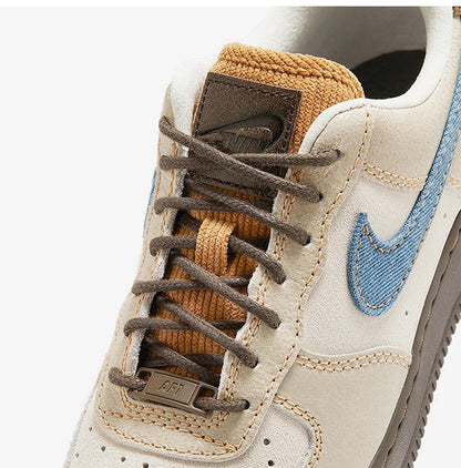 Nike Air Force 1 klassiske sneakers til kvinder med tyk sål og holdbar konstruktion HQ3458-142
