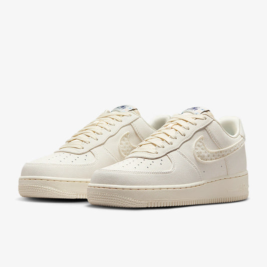 Oryginalne damskie, klasyczne, lekkie trampki Nike Air Force 1 IH7351-010