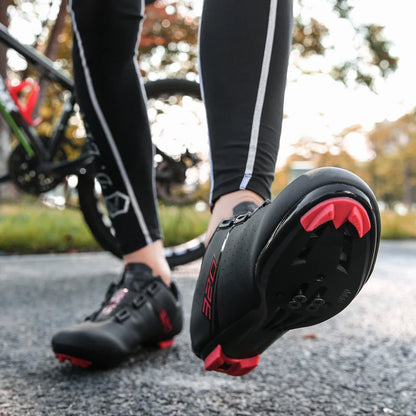Sapatilhas de ciclismo MTB novas para homem, sapatilhas desportivas de ciclismo com sistema de bloqueio automático, estrada e velocidade, sapatilhas de ciclismo para mulher compatíveis com cleats SPD