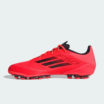 Chaussures de football Adidas authentiques F50 LEAGUE, modèle IF1329, pour hommes et femmes, conçues pour résister à l’usure lors de la pratique de sports.