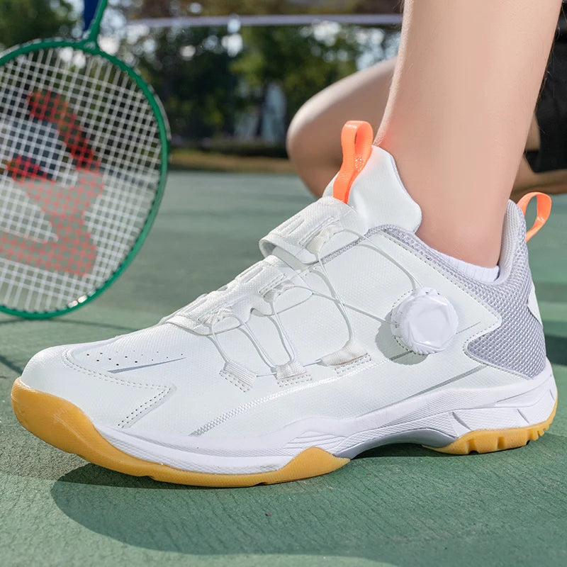 Profesionalūs tinklinio bateliai, vyriški ir moteriški fitneso bei badmintono bateliai, jaunimo stalo teniso treniruočių ir varžybų sportiniai bateliai
