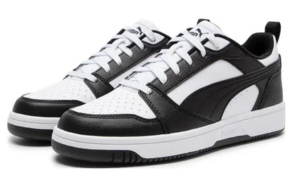 Baskets Puma Rebound V6 Low, modèle noir et blanc, 392328-01.