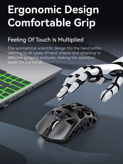 Mouse de gaming ATTACK SHARK R3 din aliaj de magneziu cu structură tip fagure, ultra-ușor, 8K Hz, senzor PAW3395, 26000 DPI, carcasă ergonomică